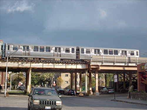 Southbound CTA Red line train at Waveland Avenue. Chicago Illinois. November 2007. by Eddie from Chicago