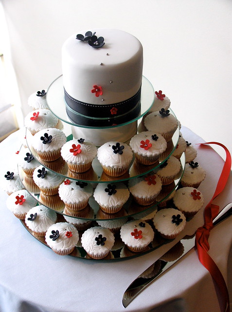 Black white wedding with red accent More embossed cupcakes I should be 