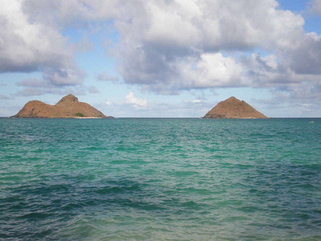 Mokulua from Lanikai Beach, Oahu Hawaii by Joel Abroad, on Flickr