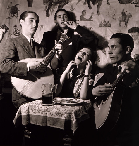 Toni Frissell: Fado singer in Portuguese night club, Lisbon, 1946