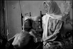 zoriah_photojournalist_war_photographer_AIDS_in_asia_20041208_0212