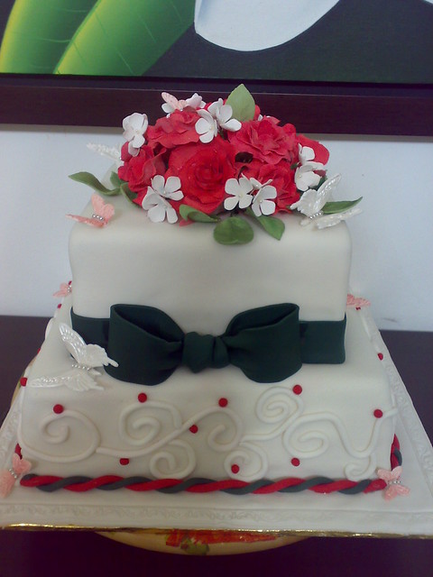 RedWhite Black theme wedding cake