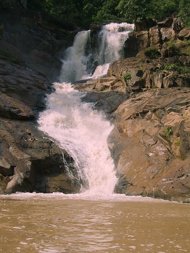 Rajpuri Waterfalls 19/9/2008 by Vicky Nagvan