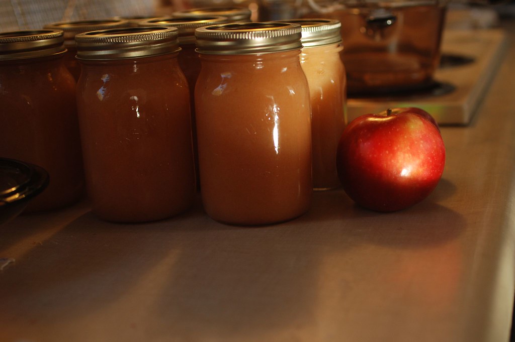 Canned applesauce