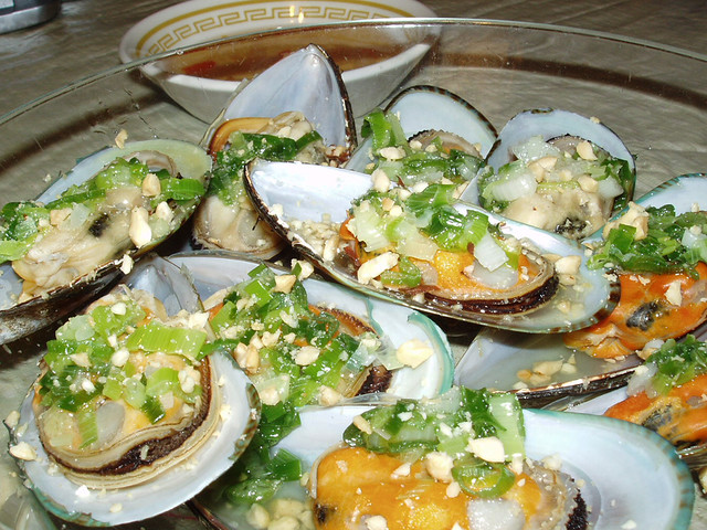 Steamed mussels. Vietnamse style
