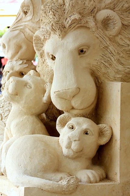 Lion & Cubs (sand sculpture)