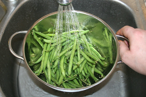 29 - Bohnen waschen / Wash beans