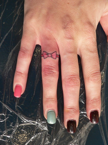 lil finger tattoo on the lovely Amber wwwmyspacecom samrulzok