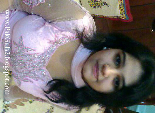 beautiful-pakistani-college-girl-7