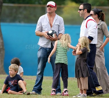 DOMINIC PURCELL AND FAMILY | Fl...