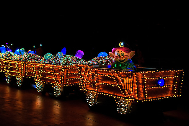 Disney - Disney's Electrical Parade - Dopey