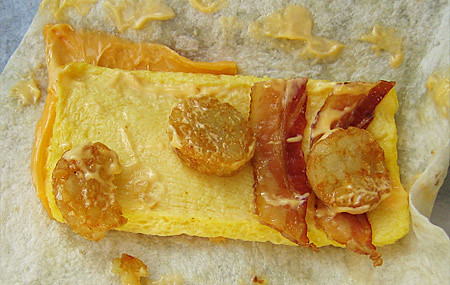 fast_food_burger_king_cheesy_bacon_wrapper_2