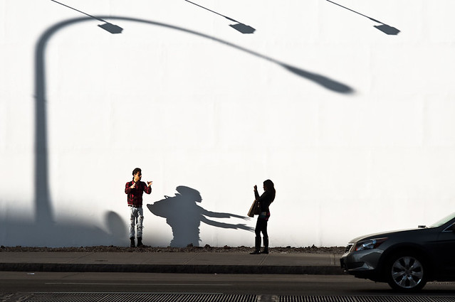 Shadow rakasa - Contoh Besar Shadows di Street Photography