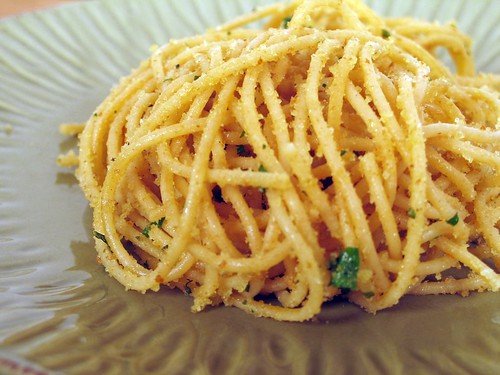 garlicky bread crumbs spaghetti