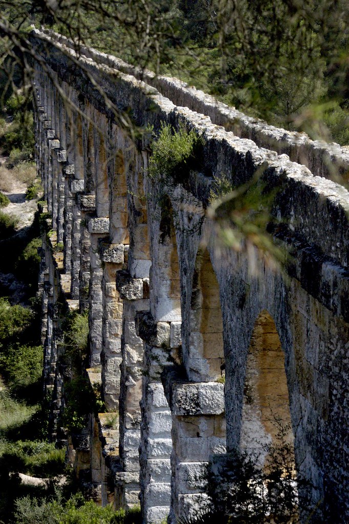 Tarragona's ancient aqueduct © Rob Watkins 2004