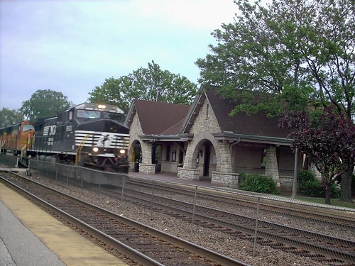 Westbound NS /BNSF unit coal train speeding past the Metra Stone Avenue commuter rail station. La Grange Illinois. May 2007. by Eddie from Chicago