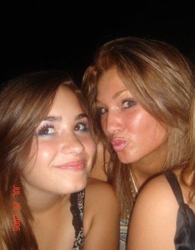 Demi Lovato Rare with sister Dallas