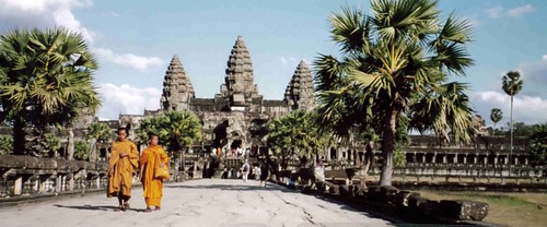 angkor-wat-monks1