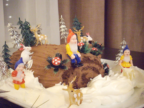 Gnomes, deer, bunnies and trees are on this cake!