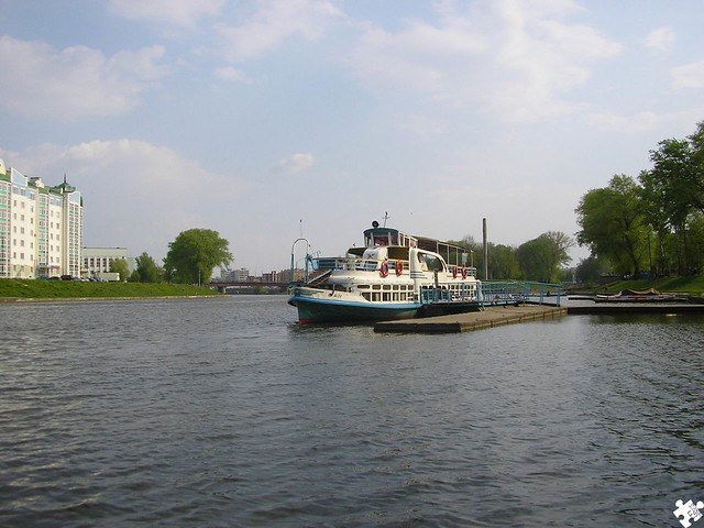 Du thuyền trên sông Oka