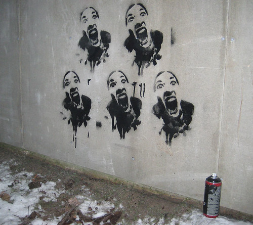 Screaming girl, 5 times on the wall