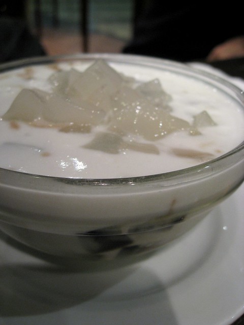 Grass Jelly with Coconut Palm Seed