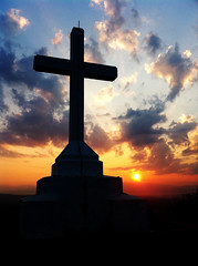 Sun rise cross, Holy Cross at Sunrise —Sean MacEntee (Flickr.com)