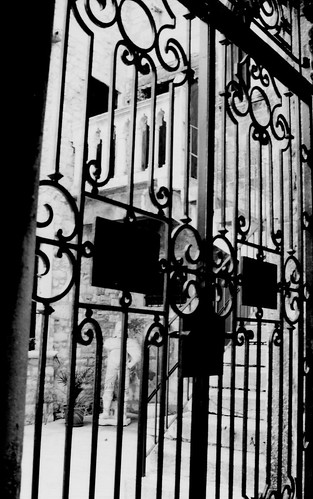 Gate in Split