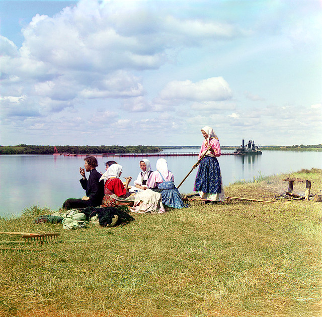 Lunch on the mowing, 1909