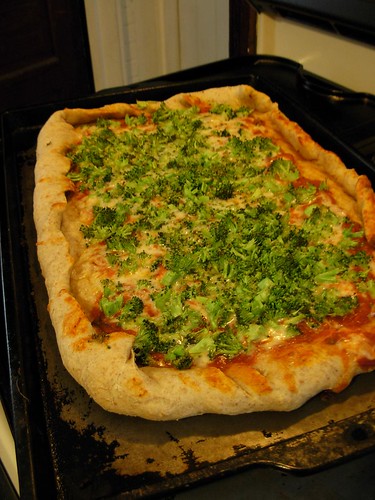 Sunday dinner/Monday lunch-- broccoli pizza