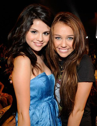 Selena Gomez and Miley Cyrus on TCA 08