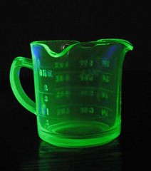 Depression glass, vaseline glass measuring cup