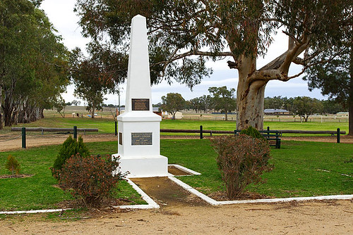 Henry Lawson Obelisk, Grenfell, New South Wales, Australia IMG_0477_Henry_Lawson_Obelisk_Grenfell