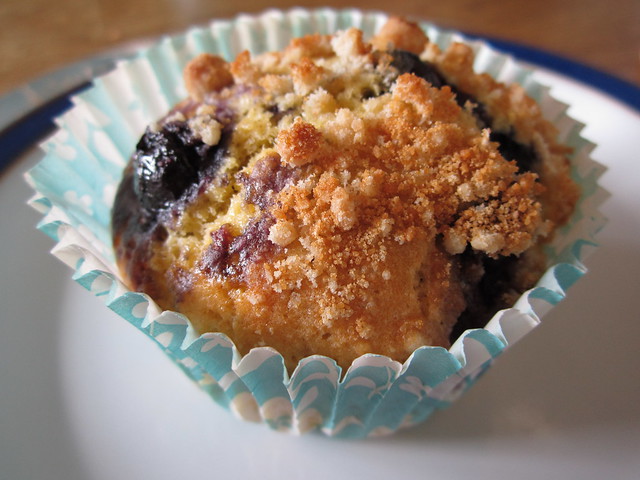 blueberry streusel muffins 004