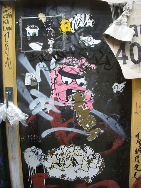 stikers y graffiti en el mercado abastos