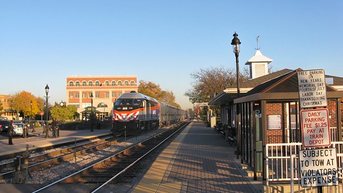 Westbound Metra commuter local arriving at the Itasca Illinois Metra commuter rail station. October 2008. by Eddie from Chicago