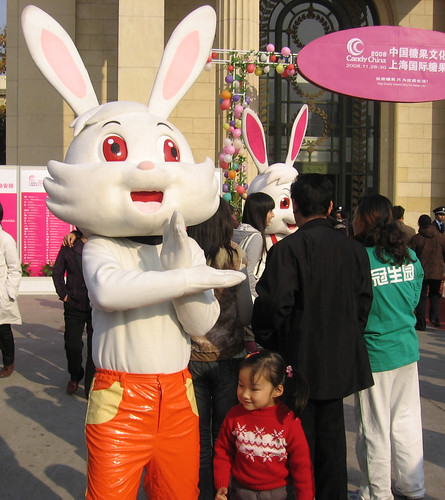 上海糖果文化节大白兔奶糖与萝莉_01