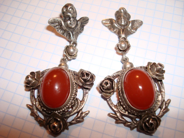 VINTAGE DESIGNER COSTUME EARRINGS - VINTAGE AND ANTIQUE JEWELRY