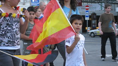 Niño con bandera