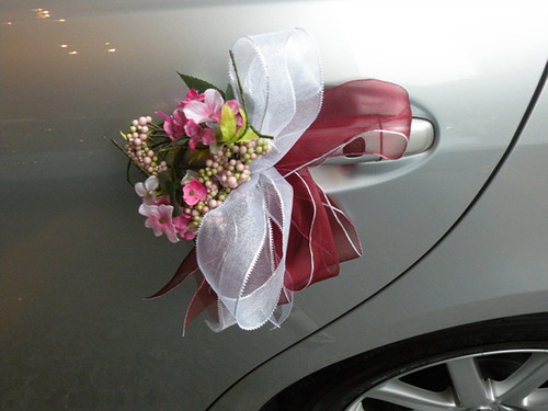 indian wedding car decoration with flowers