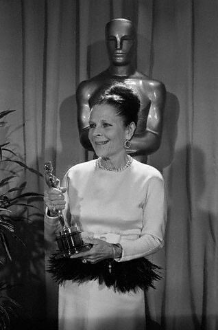 Ruth Gordon holds her Oscar for Rosemary's Baby