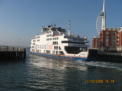 portsmouth lsle of wight ferry terminal & harbour views