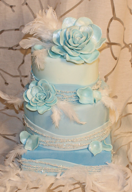 Wedding cake blue rose feather