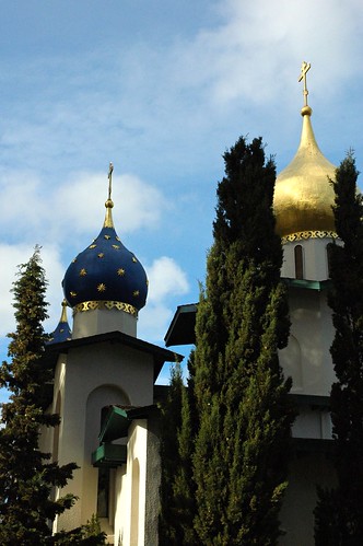 Orthodox Church of All Russian Saints, as it comes into view between trees, from the south on El Camino Real, Burlingame, California, USA by Wonderlane