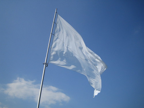 white flag bandiera bianca