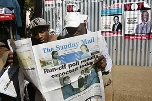 Zimbabweans reading the Sunday Mail which reported on the peaceful national run-off elections in June 2008 which were won by President Robert Mugabe. Mugabe then headed to Egypt for the African Union Summit. by Pan-African News Wire File Photos