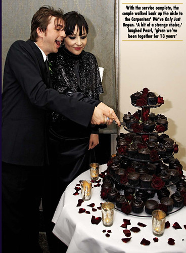 Black wedding cupcakes See Cupcakes Take the Cake for more cupcake photos 
