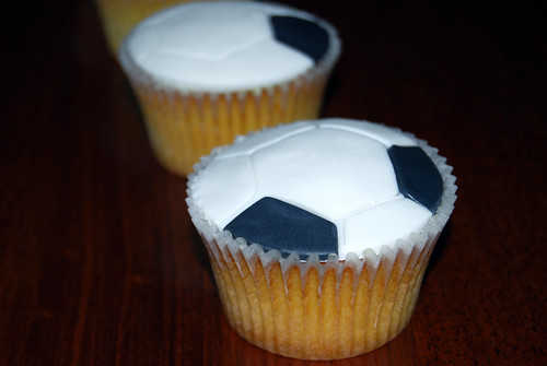 soccer ball cupcakes