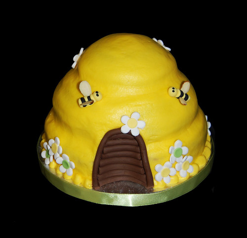 3D bee hive cupcake tower topper cake