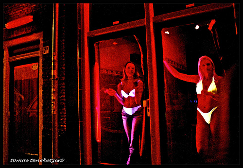 girls working in red light